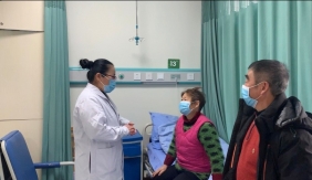 李玲床旁问诊