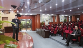 2019.11.12 我科走进五星小学，为小学生宣讲近视防控知识